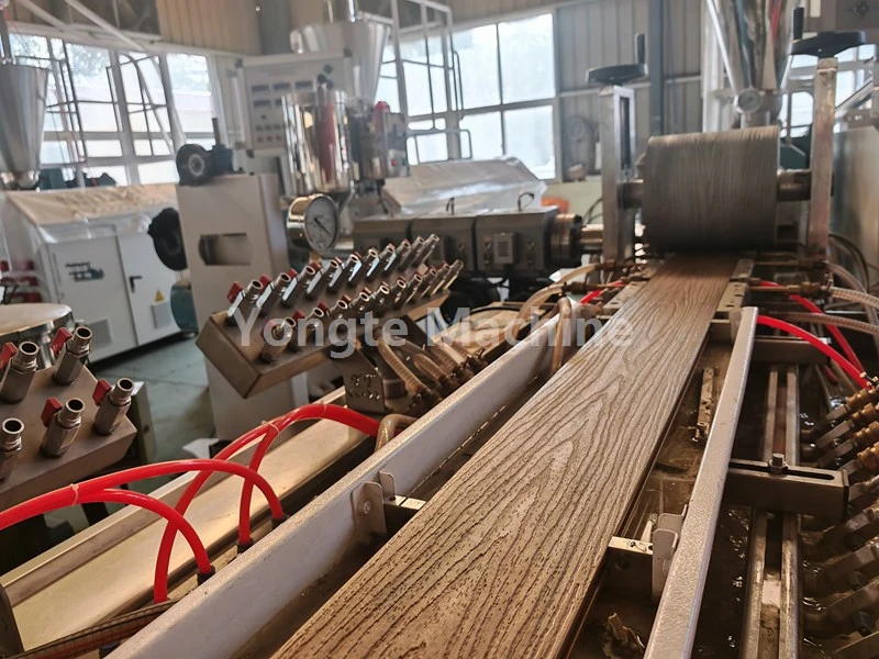 Yongte ໄດ້ຊ່ວຍລູກຄ້າໃນການເພີ່ມປະສິດທິພາບ WPC profile extrusion line ສົ່ງຜົນໃຫ້ປະສິດທິພາບຜົນຜະລິດເພີ່ມຂຶ້ນ 40%.