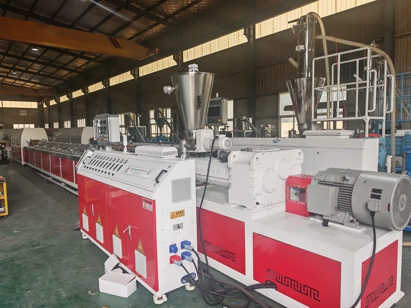 Yongte ສໍາເລັດຮູບແຂງ Foam WPC Door Frame Extrusion Line ສໍາລັບລູກຄ້າອິນເດຍ