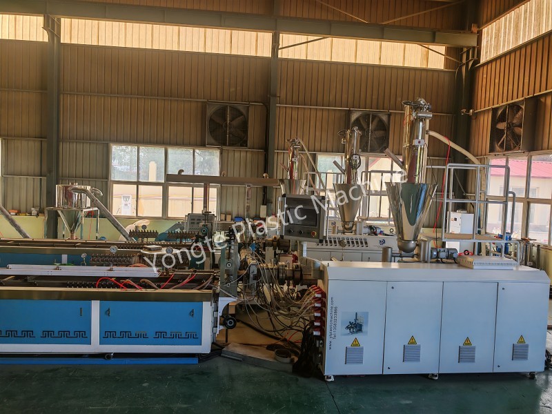 Yongte ສຳເລັດການມອບໝາຍສາຍ Co-Extrusion ໃໝ່ດ້ວຍເທກໂນໂລຍີ 3D Embossing In-Line ສໍາລັບ WPC Decking