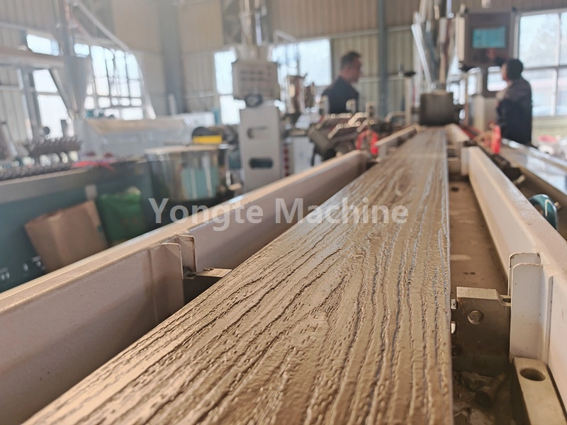 ເຄື່ອງປະກອບແຜ່ນແພພາດສະຕິກ ແລະສິ່ງເສດເຫຼືອ