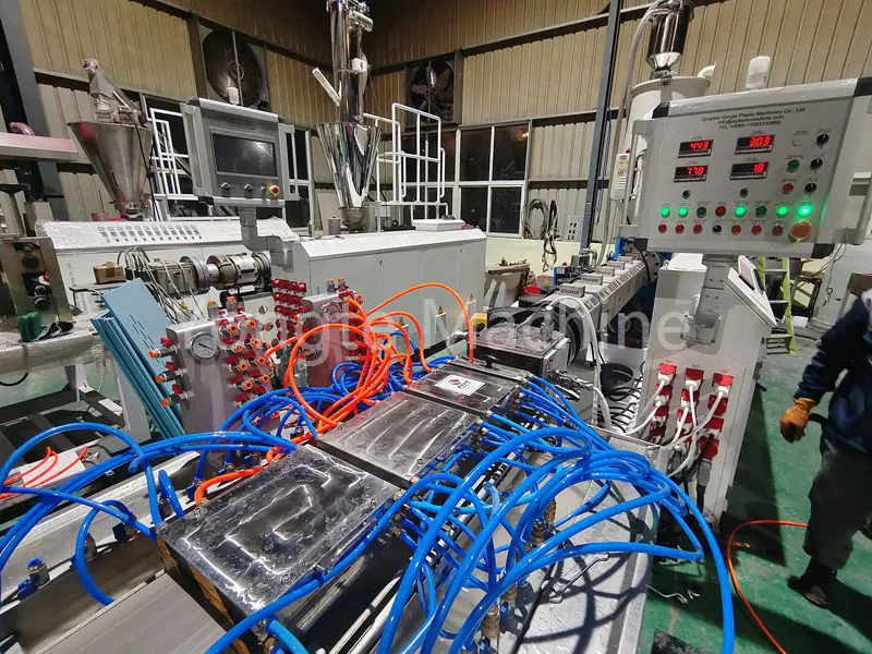 ເສັ້ນຢາງພາລາສຕິກ Extrusion Lumber