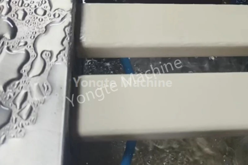 ເຄື່ອງ Extrusion ໄມ້ພລາສຕິກສໍາລັບລູກຄ້າກາຕາ