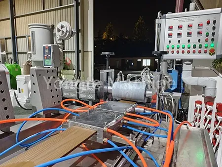 ເຄື່ອງເຮັດຮົ້ວ WPC